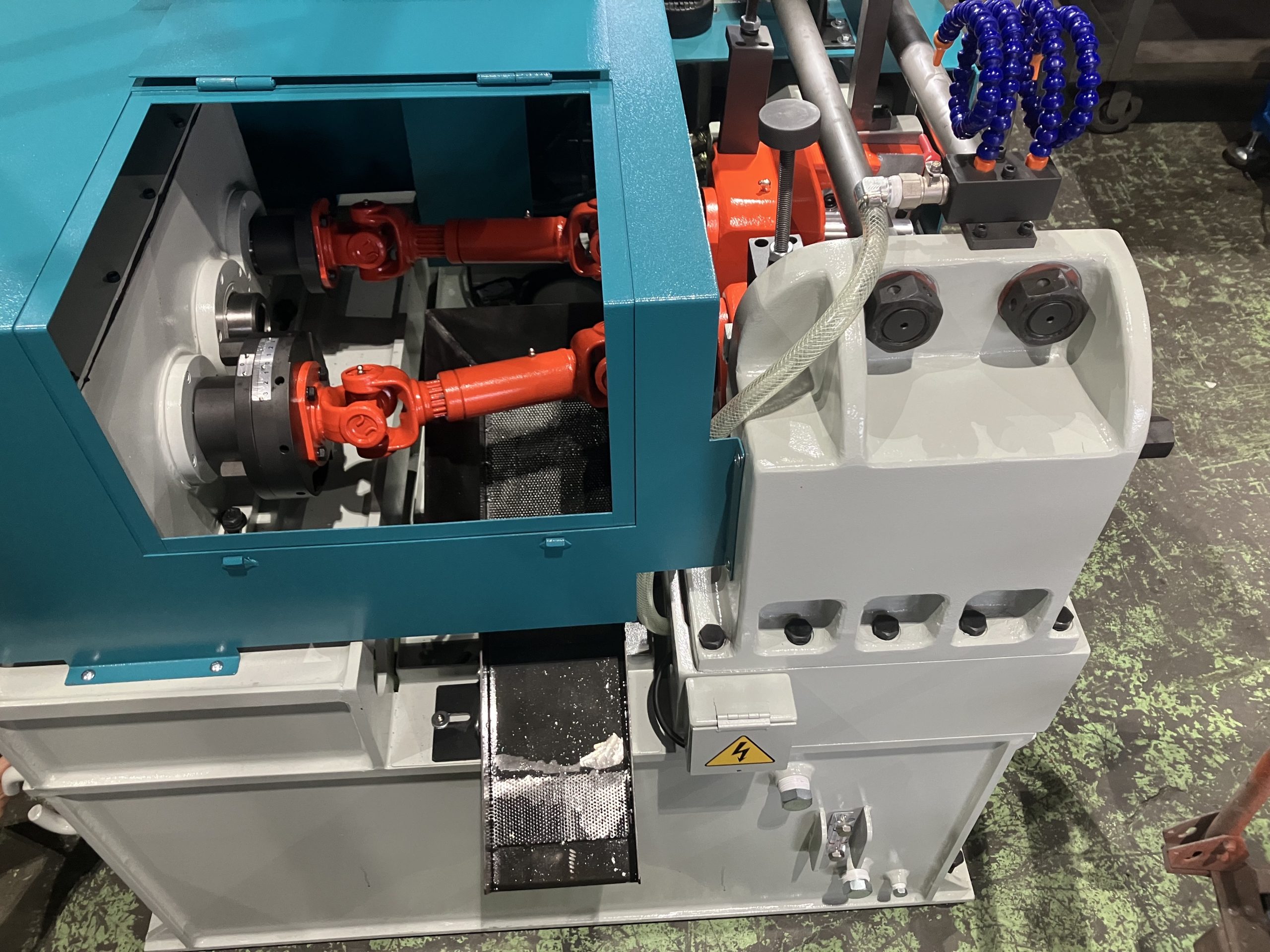 丸ダイス式ネジ転造盤 （パーツフィーダー自動供給仕様