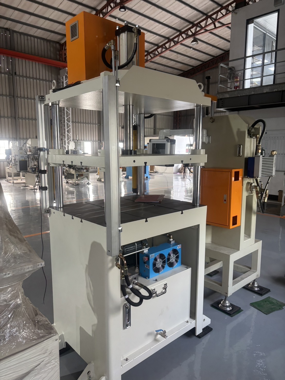 四柱式油圧プレス機 TPS-10T 