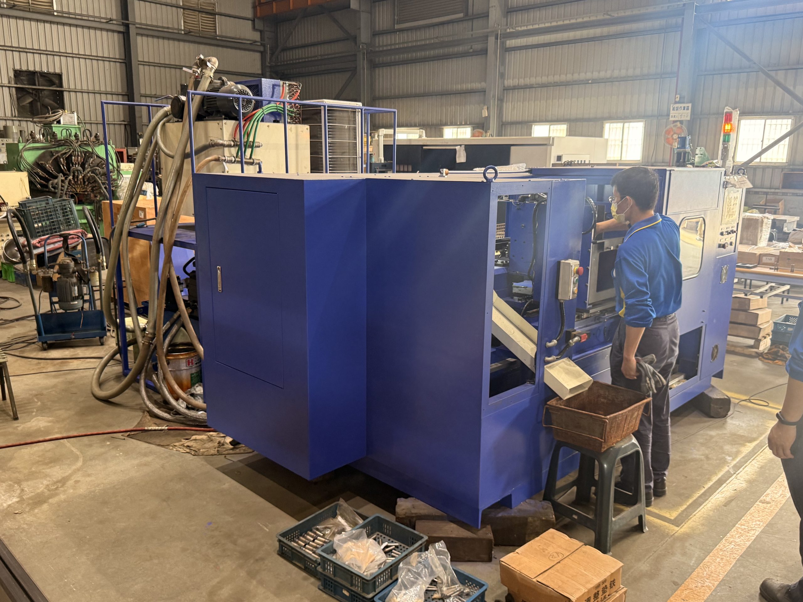 オーダーメード式　鍛造機